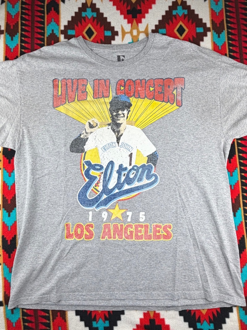 Elton John Live in Concert 1975 Los Angeles Vintage Style Band Tee Gray Large